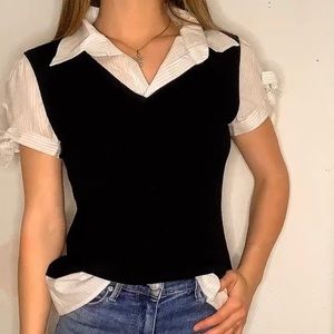 Supper cute it’s a XL but fits as if you are a medium or small!